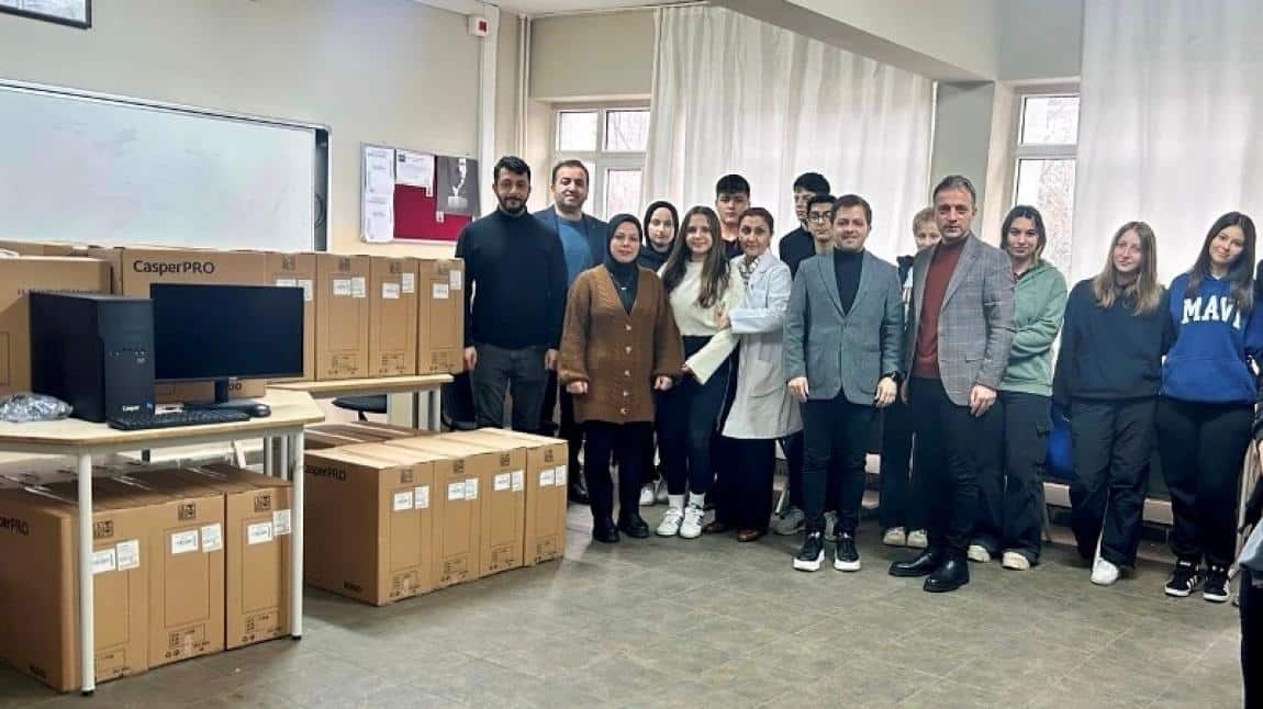 İstanbul Ticaret Odasının değerli katkıları ile okulumuza 21 adet masaüstü bilgisayar kazandırdık.